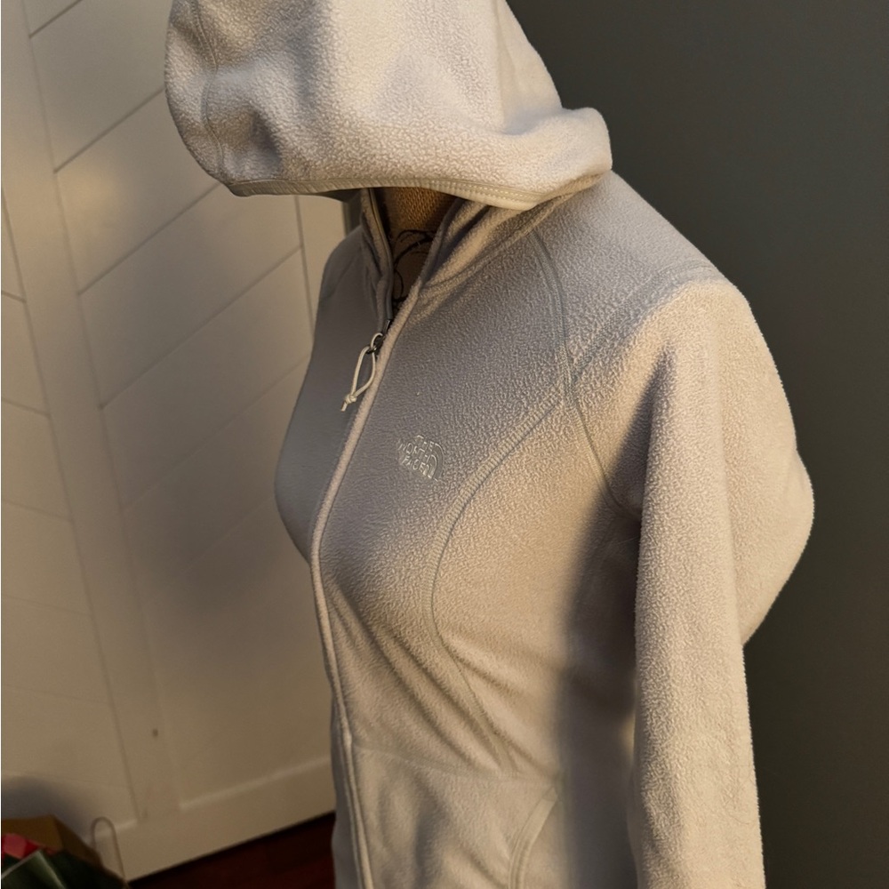 The North Face Women's Light Gray Fleece Jacket - Picture 2 of 4